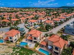 4BR Villa Gold Coast w Pool