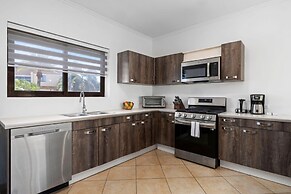 4BR Villa Gold Coast w Pool