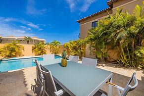 4BR Villa Gold Coast w Pool