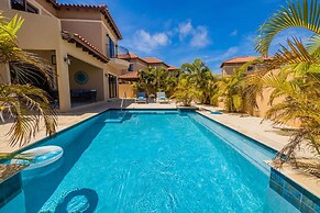 4BR Villa Gold Coast w Pool