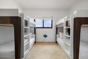 4BR Villa Gold Coast w Pool