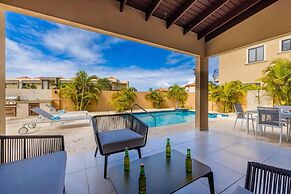 4BR Villa Gold Coast w Pool