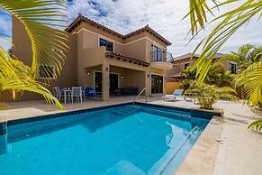 4BR Villa Gold Coast w Pool