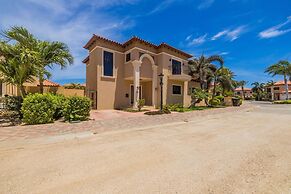 4BR Villa Gold Coast w Pool