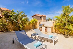 4BR Villa Gold Coast w Pool