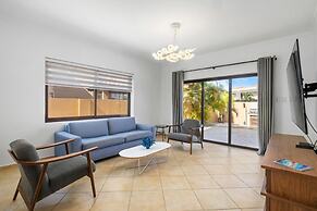 4BR Villa Gold Coast w Pool