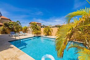 4BR Villa Gold Coast w Pool