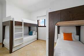 4BR Villa Gold Coast w Pool