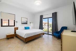 4BR Villa Gold Coast w Pool