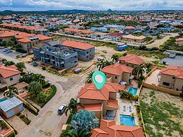 4BR Villa Gold Coast w Pool