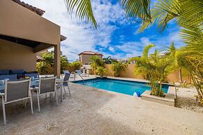 4BR Villa Gold Coast w Pool