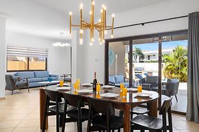 4BR Villa Gold Coast w Pool