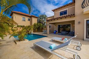4BR Villa Gold Coast w Pool