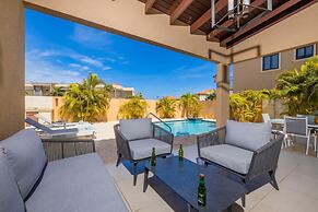 4BR Villa Gold Coast w Pool