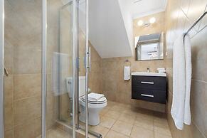 4BR Villa Gold Coast w Pool