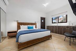 4BR Villa Gold Coast w Pool