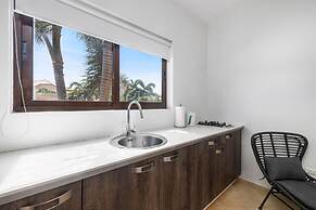 4BR Villa Gold Coast w Pool