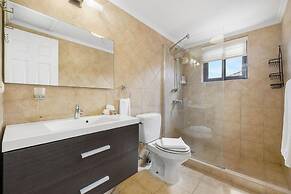 4BR Villa Gold Coast w Pool