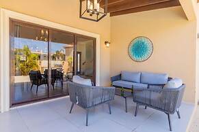 4BR Villa Gold Coast w Pool