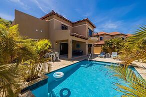 4BR Villa Gold Coast w Pool