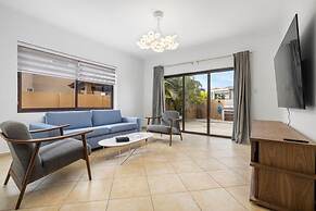 4BR Villa Gold Coast w Pool