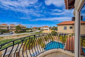 4BR Villa Gold Coast w Pool