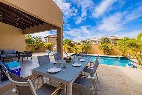 4BR Villa Gold Coast w Pool
