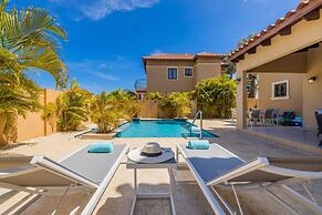 4BR Villa Gold Coast w Pool