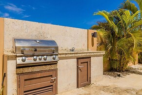 4BR Villa Gold Coast w Pool