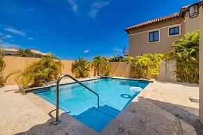 4BR Villa Gold Coast w Pool