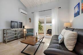 Great Cozy Comfortable Central 2BR 2BA w Pool