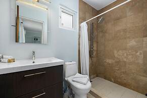 Great Cozy Comfortable Central 2BR 2BA w Pool