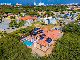 3BR Villa Central Location Private Pool Patio