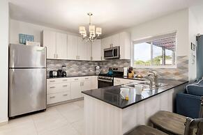 3BR Villa Central Location Private Pool Patio