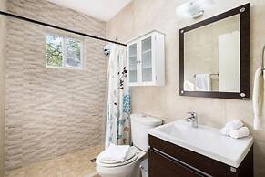 3BR Villa Central Location Private Pool Patio