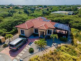 3BR Villa Central Location Private Pool Patio