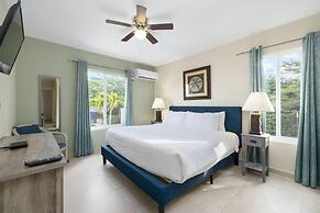 3BR Villa Central Location Private Pool Patio