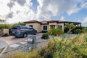 3BR Villa Central Location Private Pool Patio