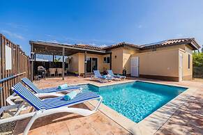 3BR Villa Central Location Private Pool Patio