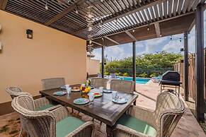 3BR Villa Central Location Private Pool Patio