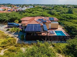 3BR Villa Central Location Private Pool Patio