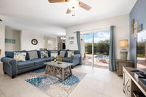 3BR Villa Central Location Private Pool Patio