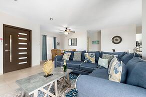 3BR Villa Central Location Private Pool Patio