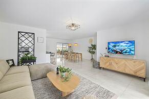 NEW 4br3ba Villa Near Eagle Beach w Private Pool