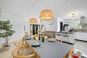 NEW 4br3ba Villa Near Eagle Beach w Private Pool