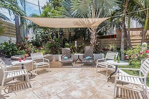 Quiet Cozy Central Close to the Beach Pool