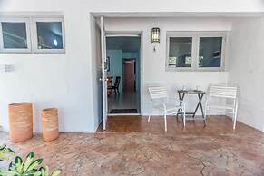 Quiet Cozy Central Close to the Beach Pool