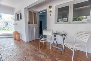 Quiet Cozy Central Close to the Beach Pool