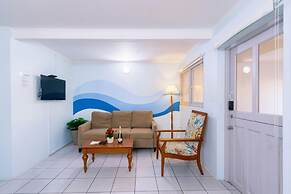 Amazing 2BR 1BA w Pool Close to the Beach BBQ