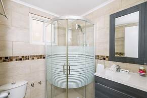 Amazing 2BR 1BA w Pool Close to the Beach BBQ